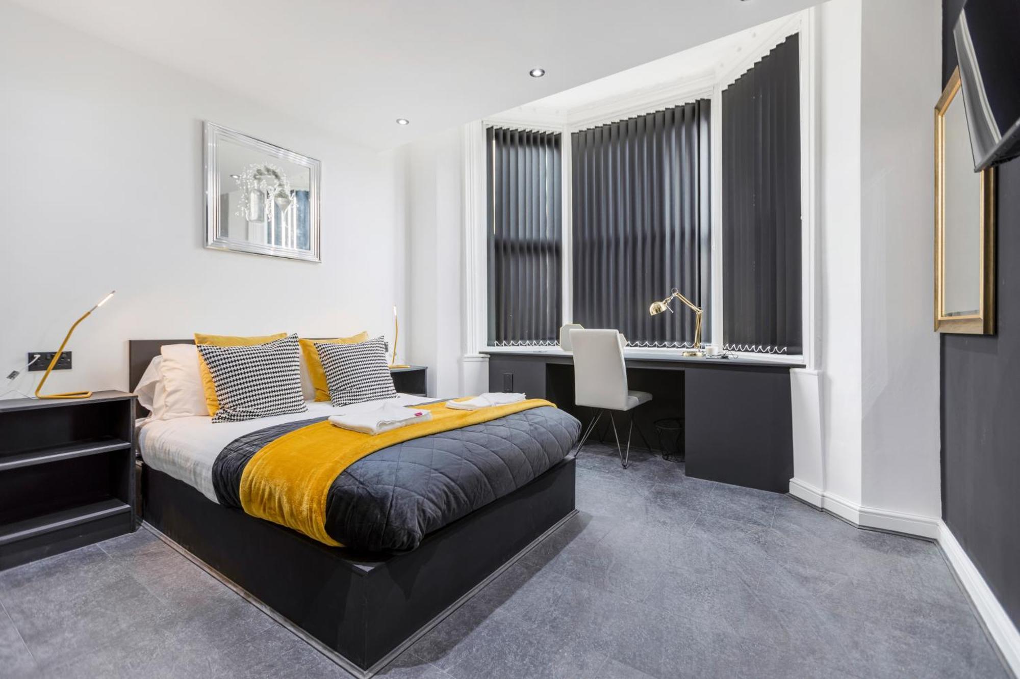 Two Bed Modern Apartment 5Min Walk To Town Centre With Free Parking ! Under New Management Blackpool Bagian luar foto