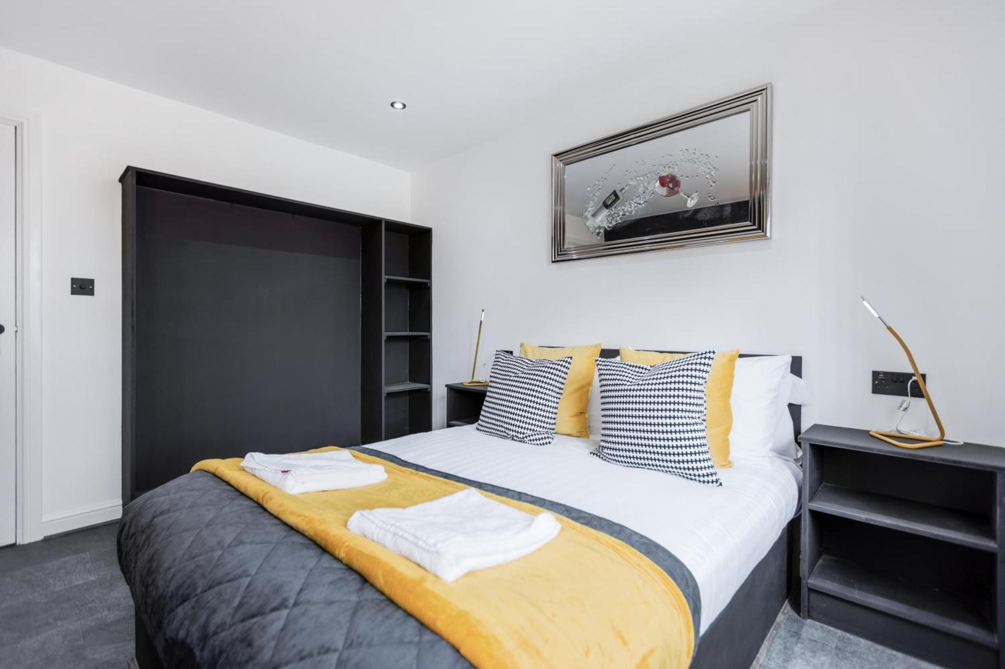 Two Bed Modern Apartment 5Min Walk To Town Centre With Free Parking ! Under New Management Blackpool Bagian luar foto