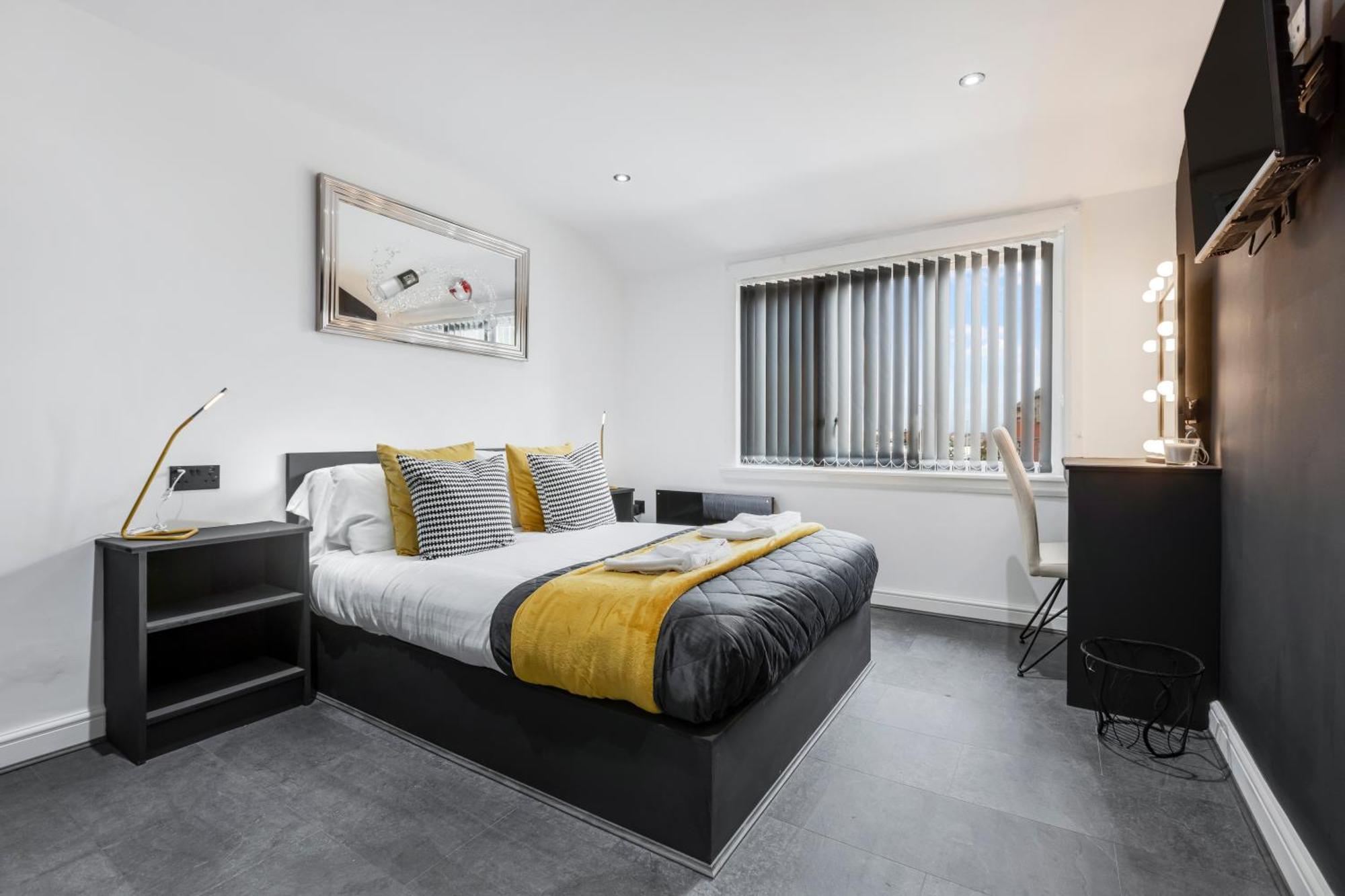 Two Bed Modern Apartment 5Min Walk To Town Centre With Free Parking ! Under New Management Blackpool Bagian luar foto