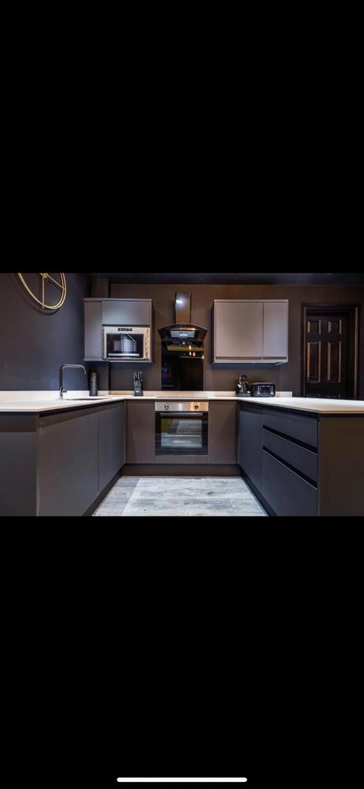 Two Bed Modern Apartment 5Min Walk To Town Centre With Free Parking ! Under New Management Blackpool Bagian luar foto