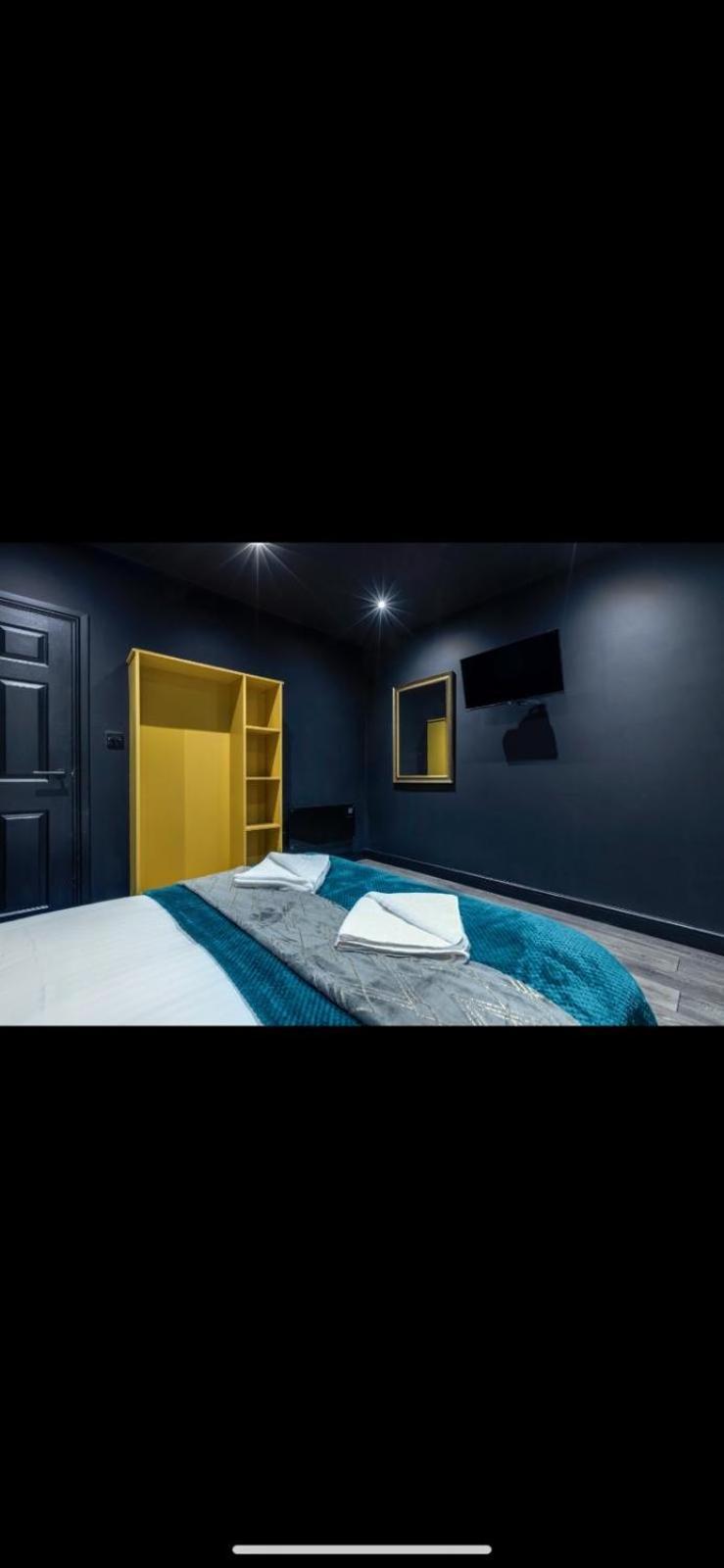 Two Bed Modern Apartment 5Min Walk To Town Centre With Free Parking ! Under New Management Blackpool Bagian luar foto