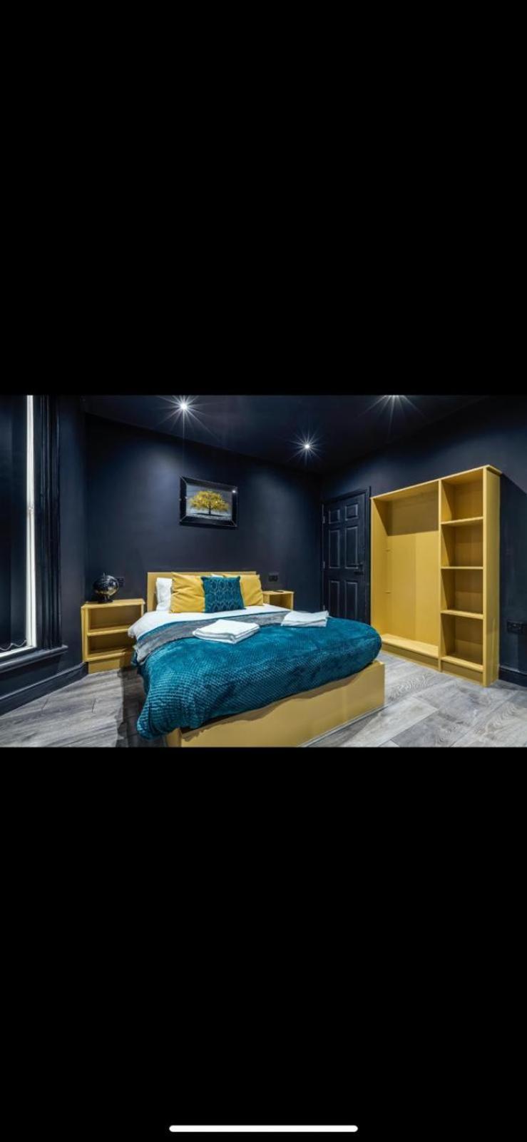 Two Bed Modern Apartment 5Min Walk To Town Centre With Free Parking ! Under New Management Blackpool Bagian luar foto