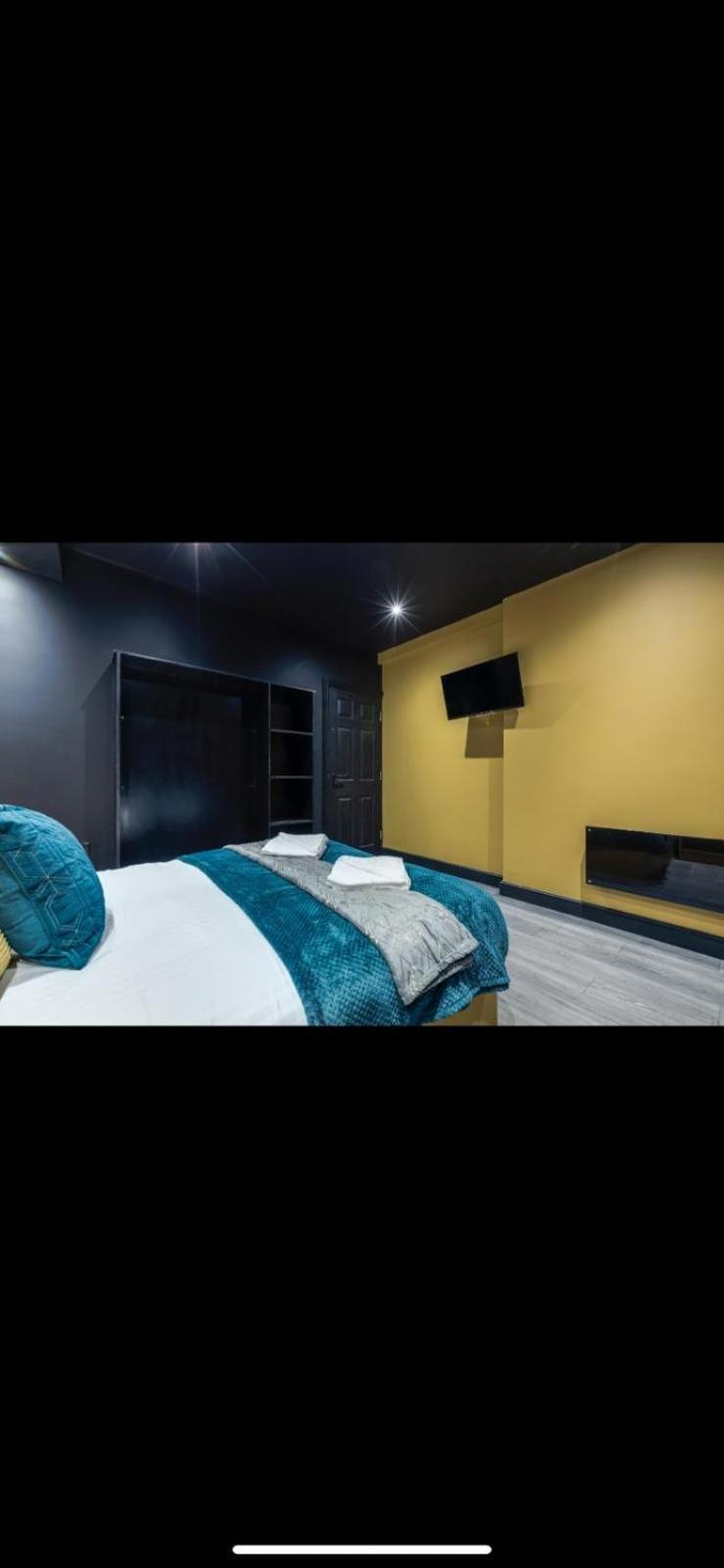 Two Bed Modern Apartment 5Min Walk To Town Centre With Free Parking ! Under New Management Blackpool Bagian luar foto
