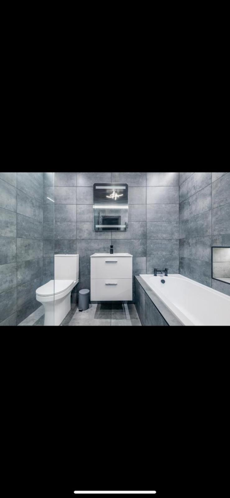 Two Bed Modern Apartment 5Min Walk To Town Centre With Free Parking ! Under New Management Blackpool Bagian luar foto